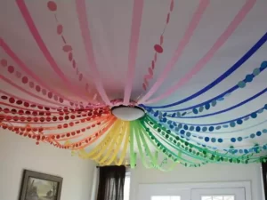 decoracao-de-carnaval-para-escolas-no-teto-com-papel-crepom