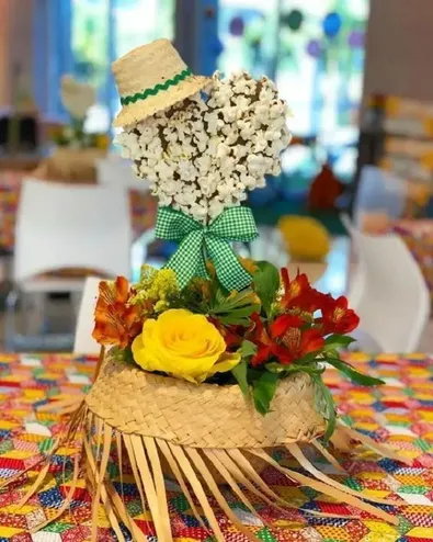 decoracao-de-festa-junina-para-escolas-com-flores_2