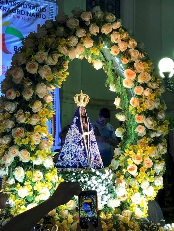 decoracao-de-nossa-senhora-aparecida-na-igreja_4