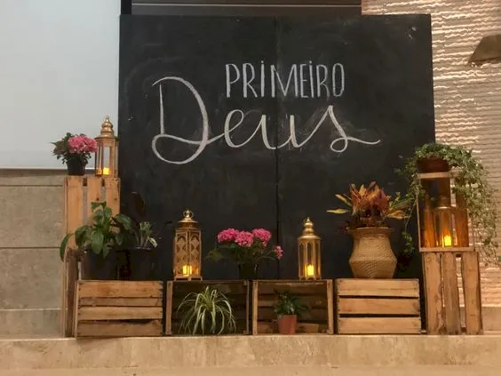 decoracao-simples-para-festividade-de-igreja-evangelica